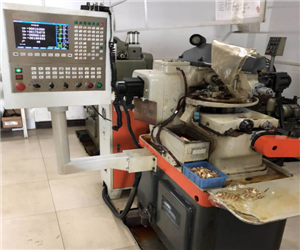 數(shù)控滾齒機(jī)