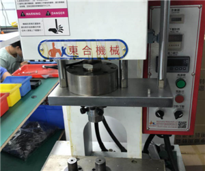 大型油壓機(jī)